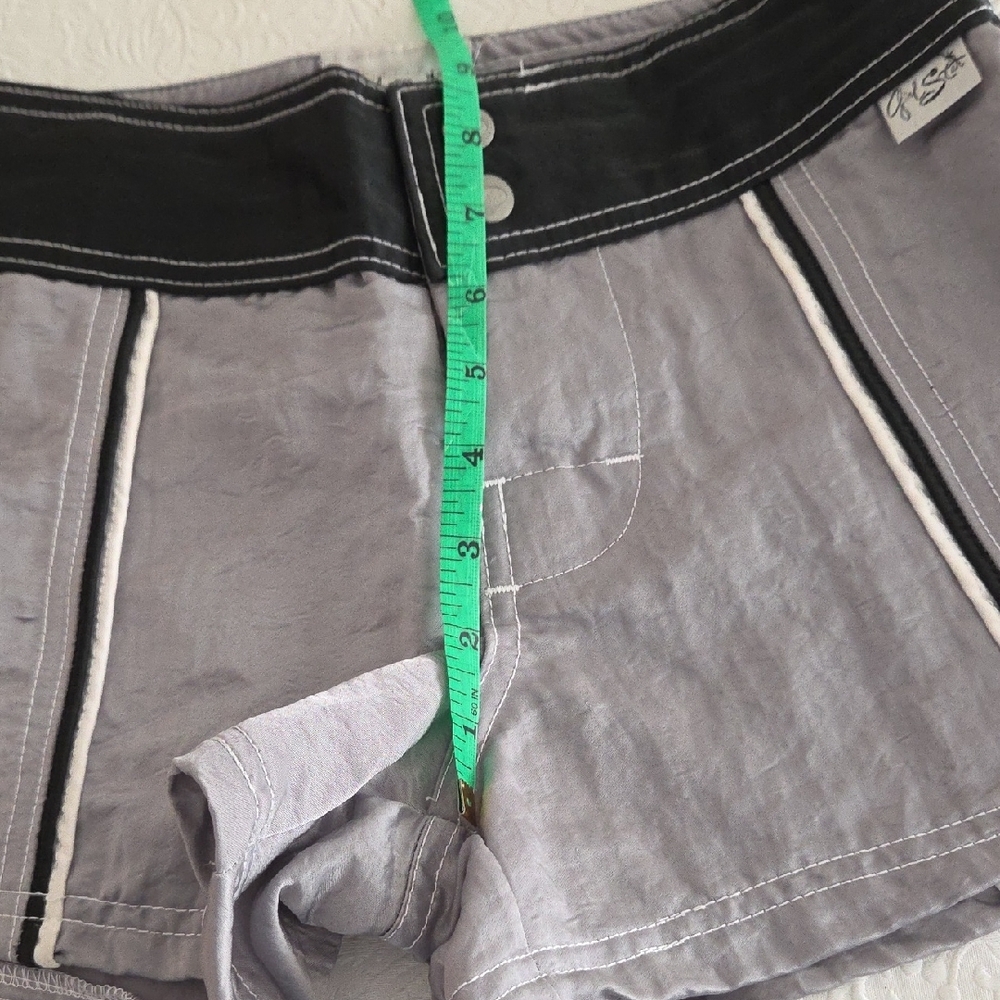 Gray & Black Women's Shorts - Picture 2 of 6